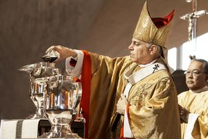 Chrism mass 2016 abp pouring.jpg